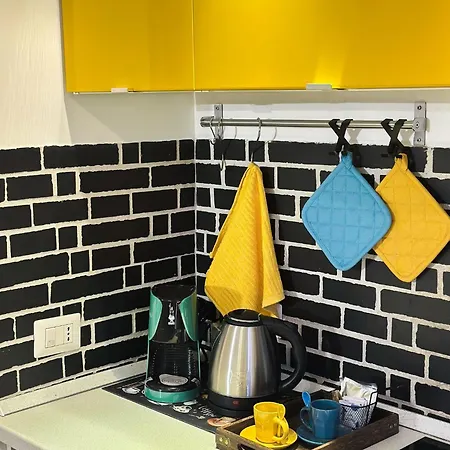 Maloma Intero Fronte Metro A Рим