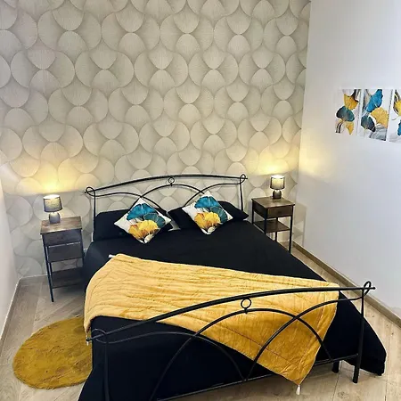 Maloma Intero Fronte Metro A Рим