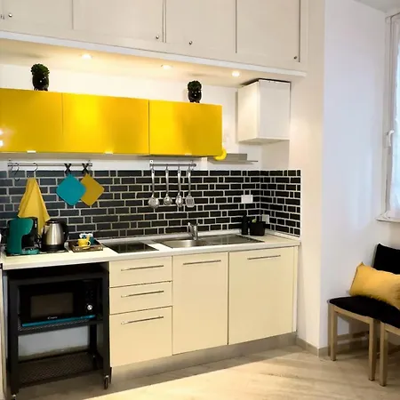 Maloma Intero Fronte Metro A * Рим