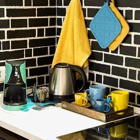 Maloma Intero Fronte Metro A Рим